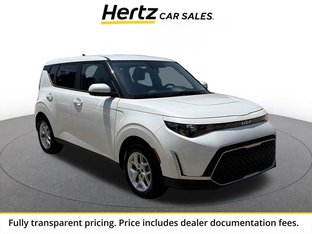 2025 Kia Soul LX — photo 1 of 13