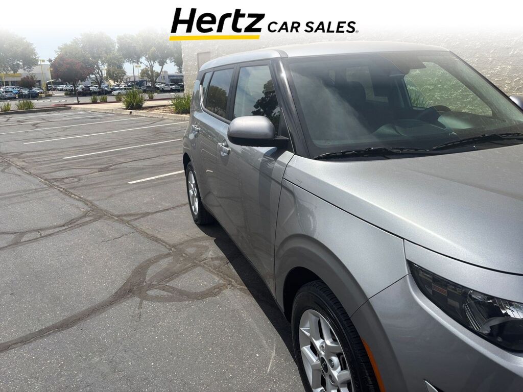 2025 Kia Soul LX — photo 1 of 11