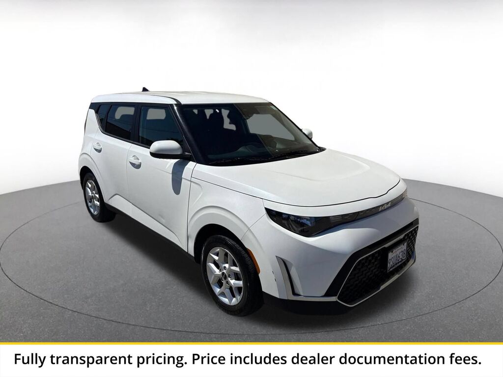 2025 Kia Soul LX — photo 1 of 11
