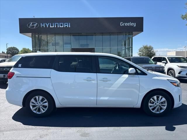 2017 Kia Sedona LX — photo 1 of 1