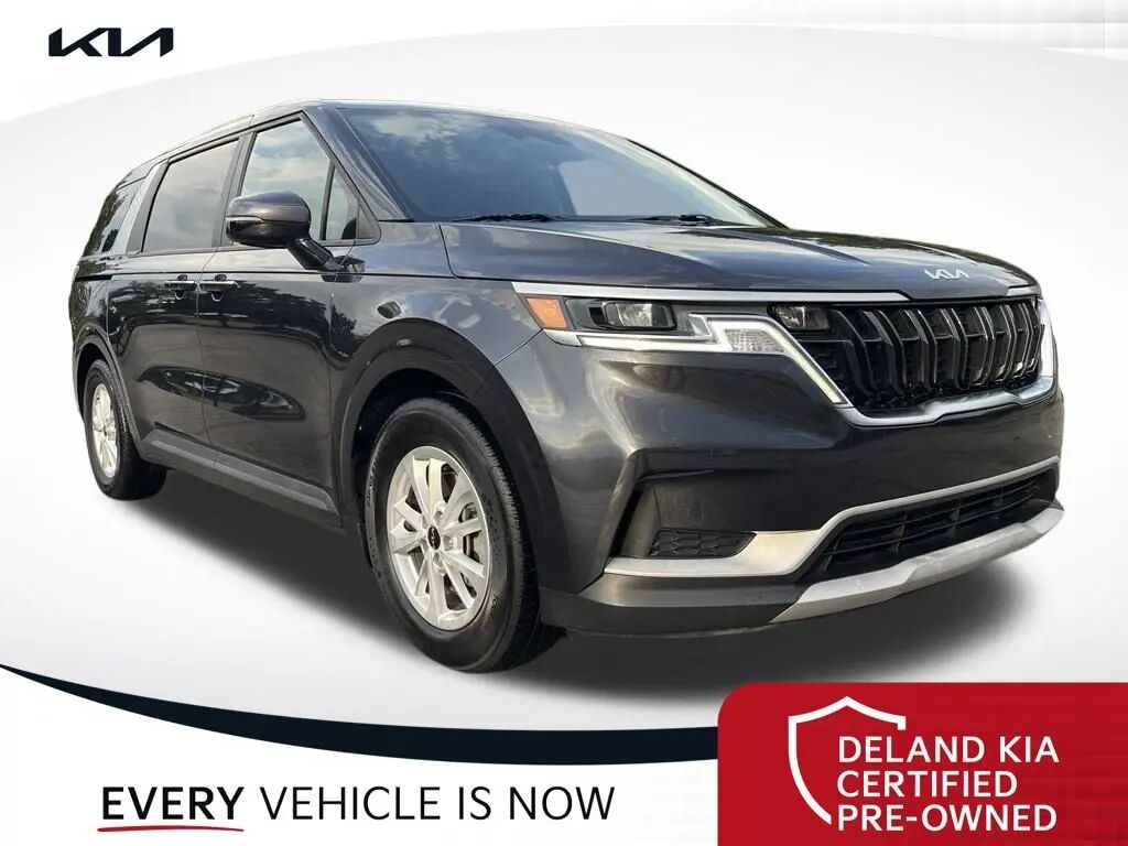 2022 Kia Carnival LX — photo 1 of 1