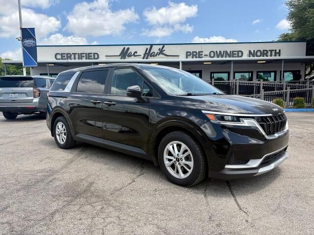 2022 Kia Carnival LX — photo 1 of 13