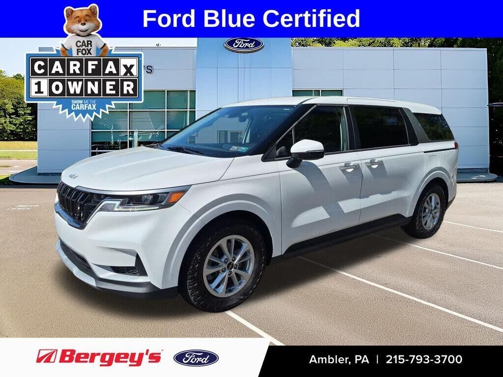 2024 Kia Carnival LX — photo 1 of 1