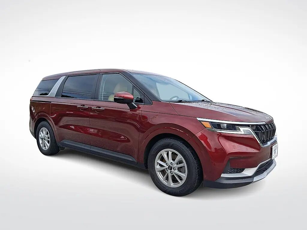 2024 Kia Carnival LX — photo 1 of 13