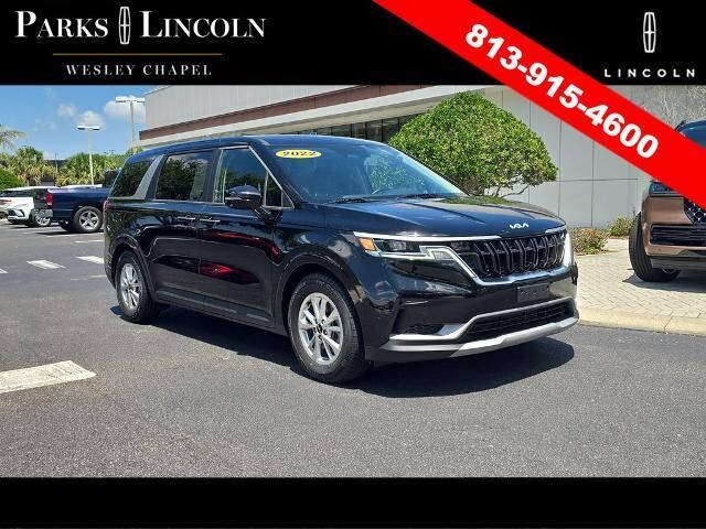 2022 Kia Carnival LX — photo 1 of 13