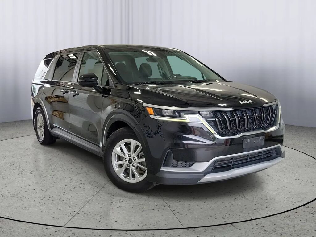2022 Kia Carnival LX — photo 1 of 13