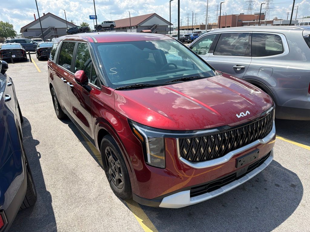 2025 Kia Carnival LXS — photo 1 of 13