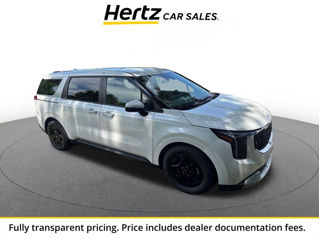 2026 Kia Carnival LXS — photo 1 of 11