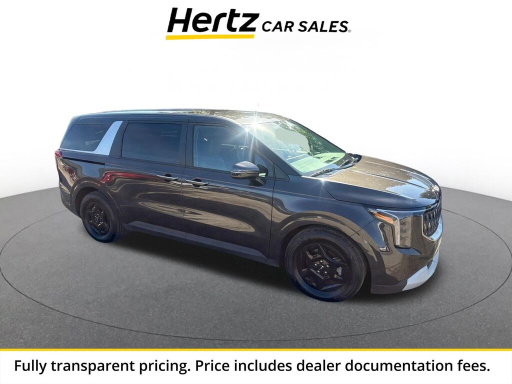 2026 Kia Carnival LXS — photo 1 of 11