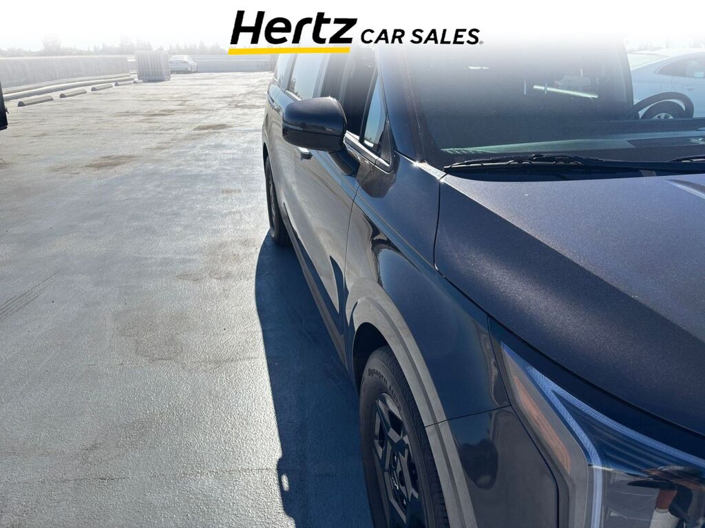 2026 Kia Carnival LXS — photo 1 of 1