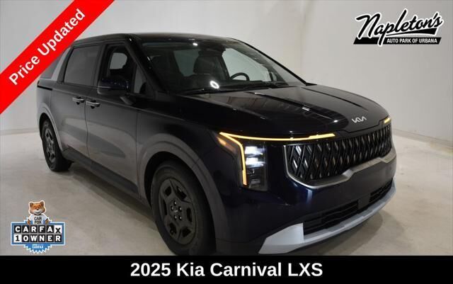 2025 Kia Carnival LXS — photo 1 of 11
