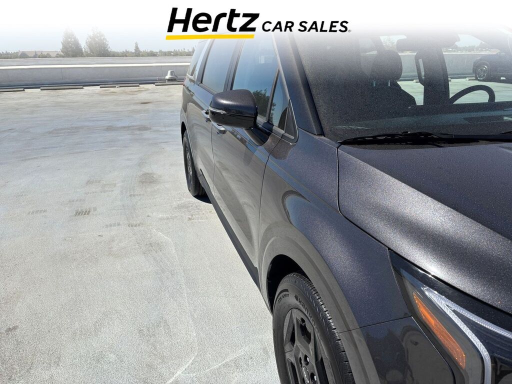 2026 Kia Carnival LXS — photo 1 of 1