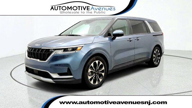 2024 Kia Carnival EX — photo 1 of 1