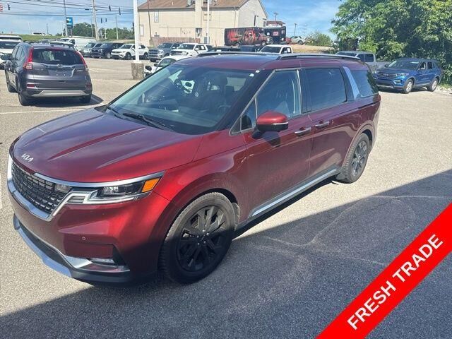 2022 Kia Carnival SX — photo 1 of 13