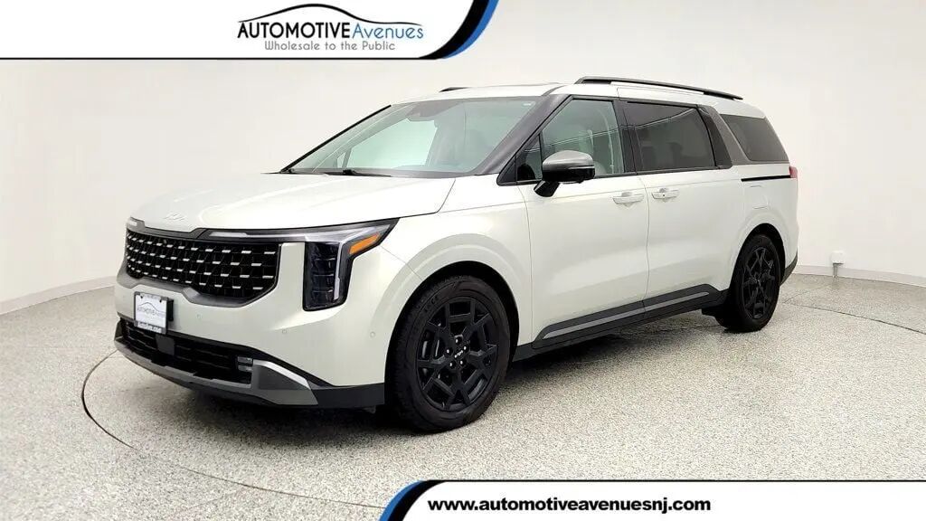 2025 Kia Carnival SX Prestige — photo 1 of 13