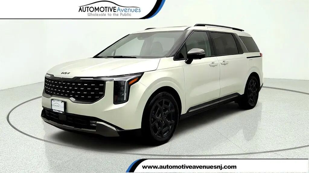 2025 Kia Carnival SX — photo 1 of 13