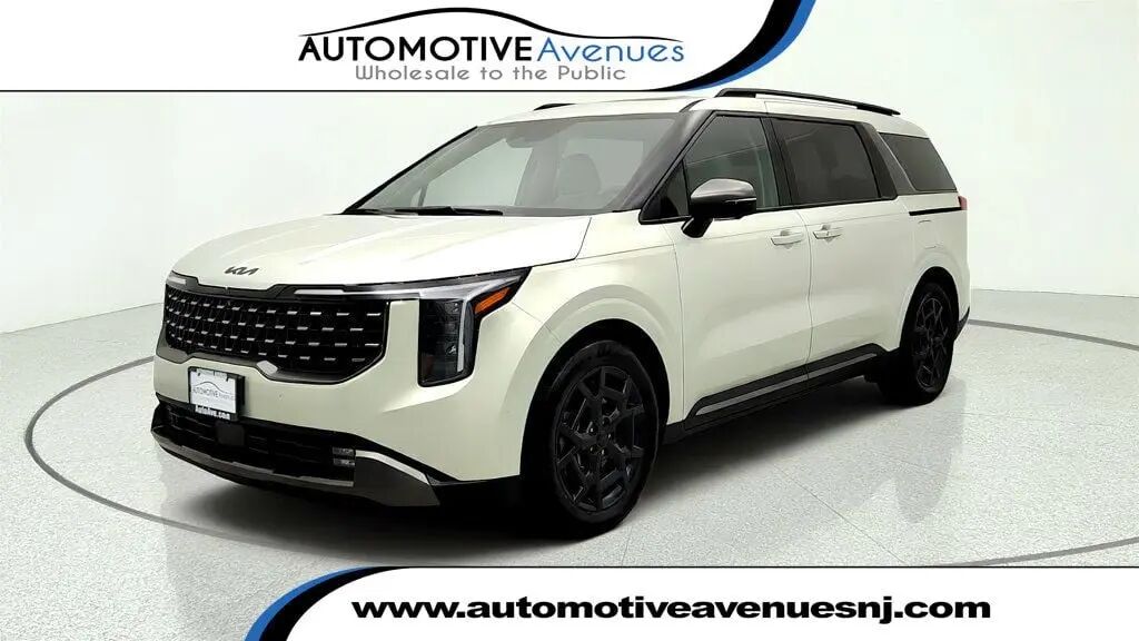 2025 Kia Carnival SX — photo 1 of 13