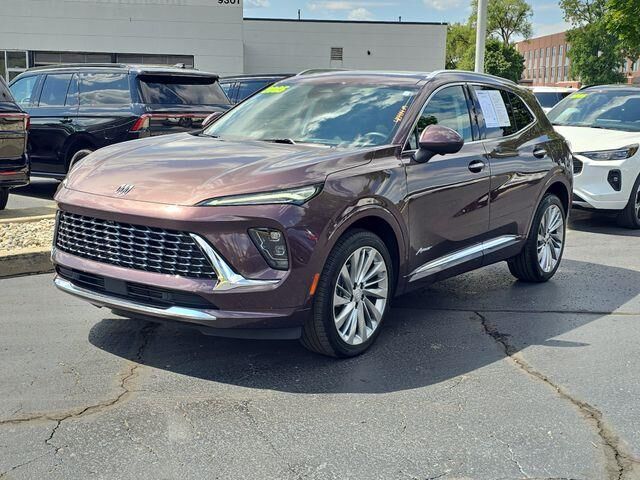 2025 Buick Envision Avenir — photo 1 of 12