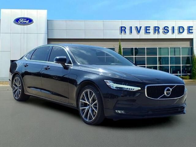 2018 Volvo S90 T5 Momentum — photo 1 of 13