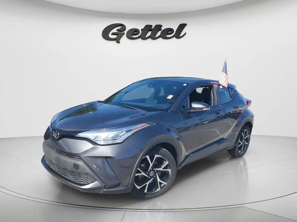 2022 Toyota C-HR XLE — photo 1 of 13