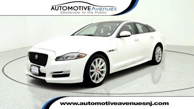 2016 Jaguar XJ R-Sport — photo 1 of 13