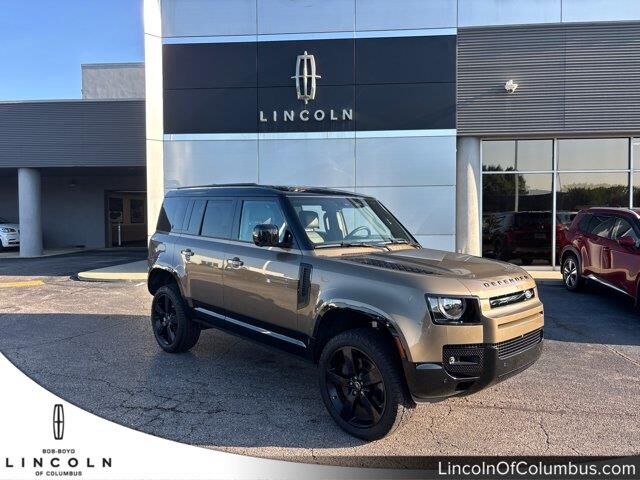 2025 Land Rover Defender 110 P400 X-Dynamic SE