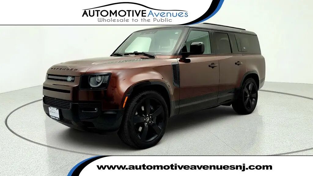 2024 Land Rover Defender 130 P400 X-Dynamic SE — photo 1 of 13