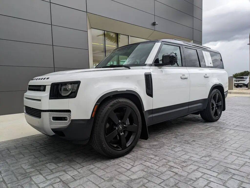 2024 Land Rover Defender 130 P400 S — photo 1 of 13