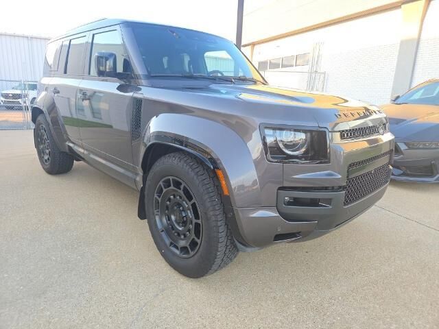 2026 Land Rover Defender 110 P635 OCTA Black — photo 1 of 7