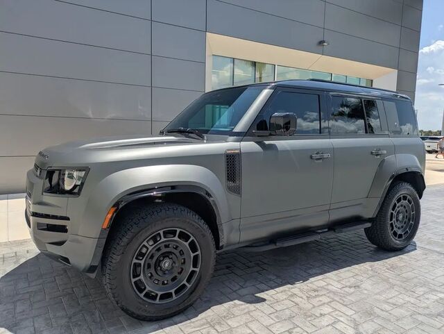 2025 Land Rover Defender 110 P635 OCTA Edition One