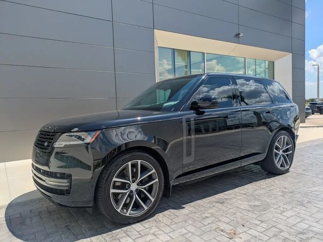 2025 Land Rover Range Rover P550e SE