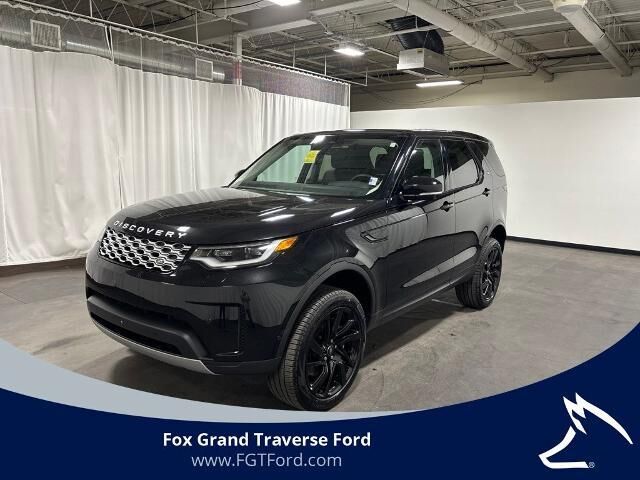 2024 Land Rover Discovery P300 S — photo 1 of 13
