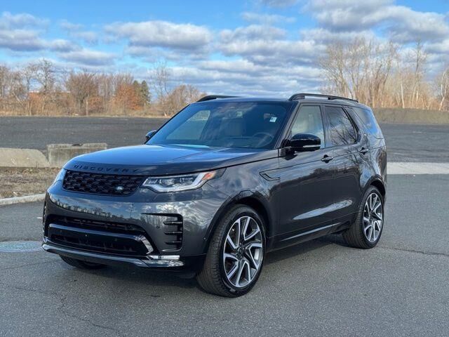 2025 Land Rover Discovery P360 Dynamic SE