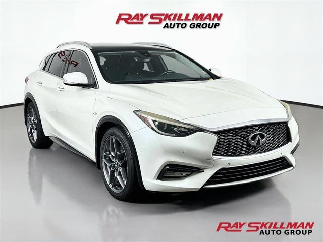 2017 INFINITI QX30 Premium