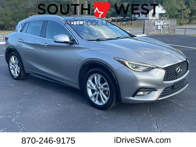 2017 INFINITI QX30 Premium
