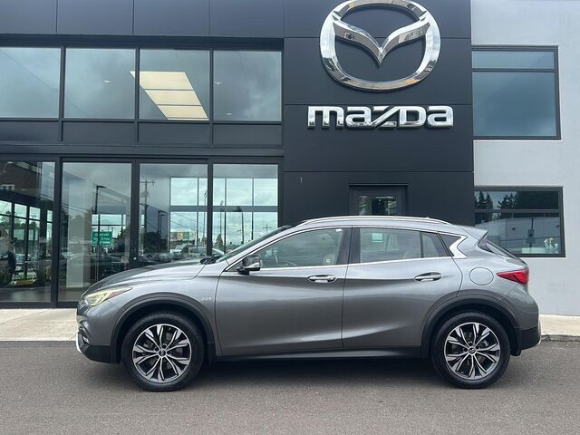 2017 INFINITI QX30 Premium