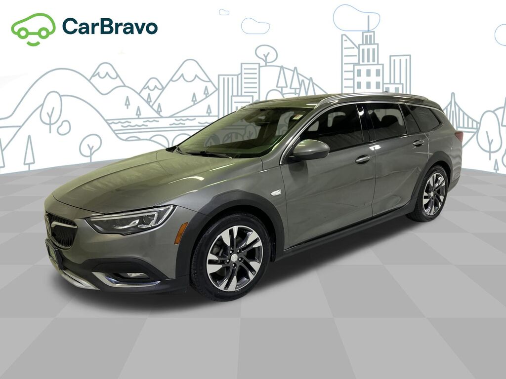2018 Buick Regal TourX Essence — photo 1 of 7