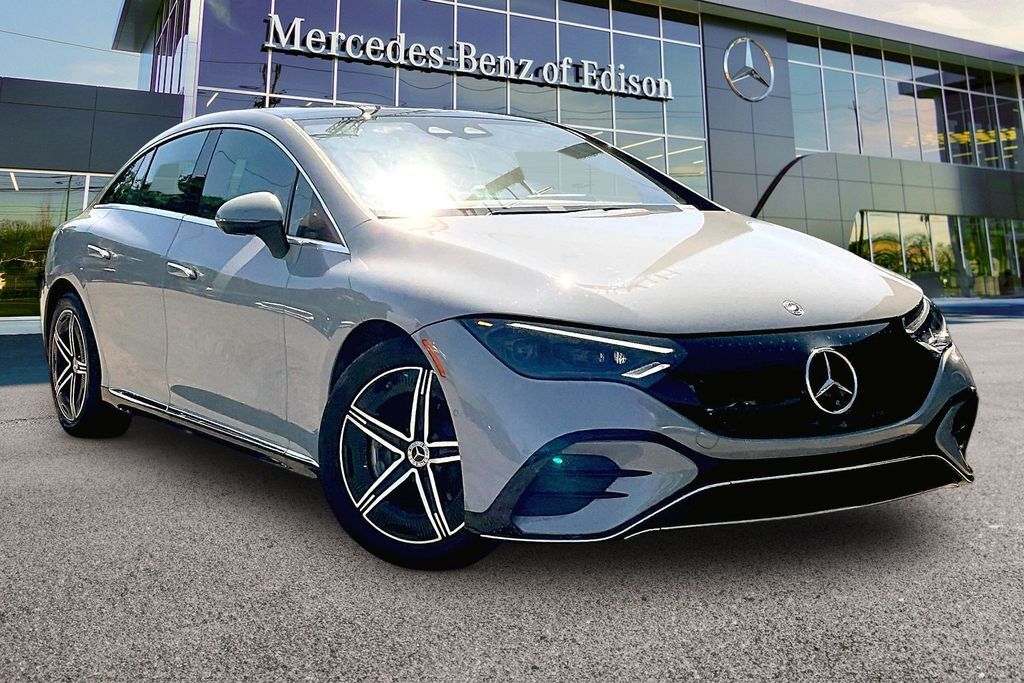 2024 Mercedes-Benz EQE 350 Sedan — photo 1 of 8