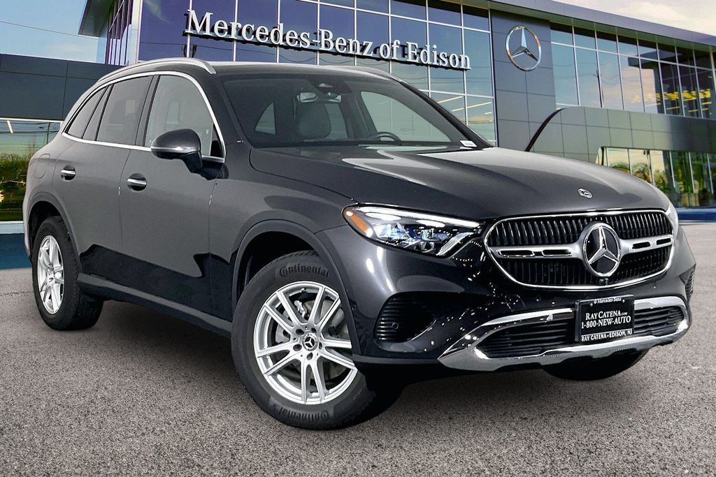 2025 Mercedes-Benz GLC GLC 300 — photo 1 of 13