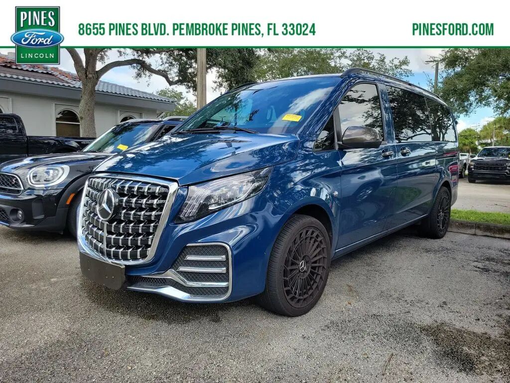 2023 Mercedes-Benz Metris Passenger — photo 1 of 5