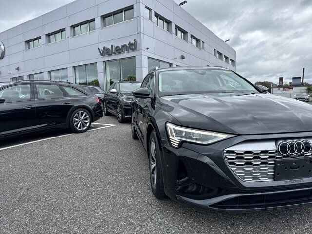 2024 Audi Q8 e-tron PREMIUM PLUS