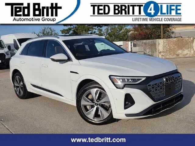 2024 Audi Q8 e-tron quattro Premium Plus