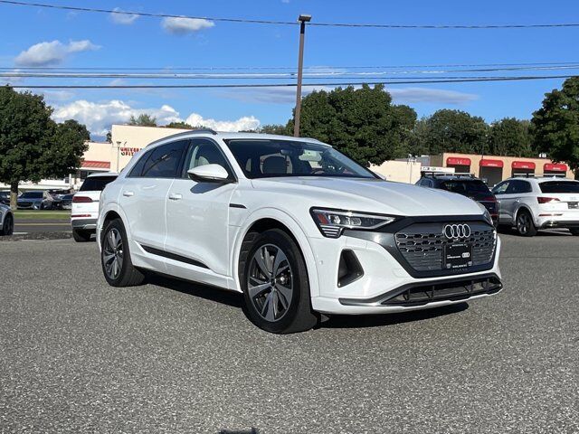 2024 Audi Q8 e-tron PREMIUM PLUS