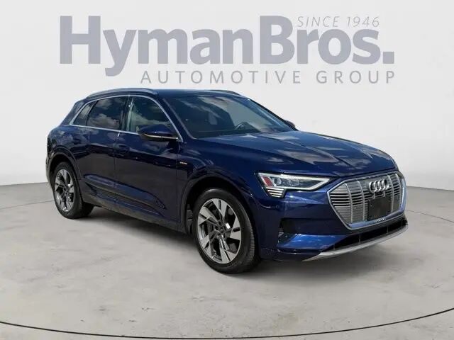 2022 Audi e-tron quattro Premium