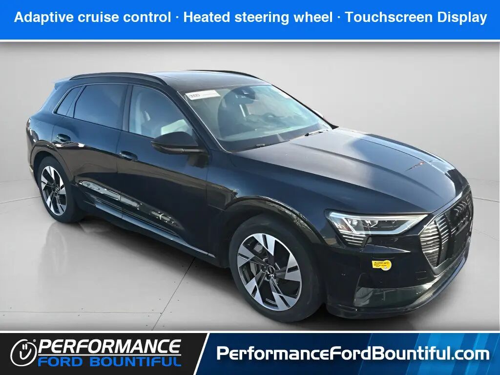 2022 Audi e-tron quattro Premium — photo 1 of 13