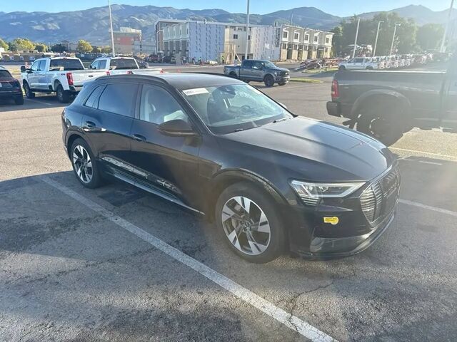 2022 Audi e-tron quattro Premium