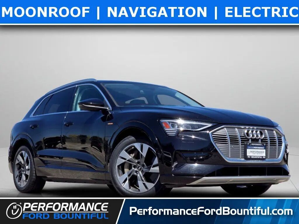 2022 Audi e-tron quattro Premium