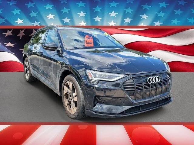 2022 Audi e-tron quattro Premium