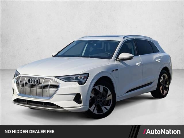 2023 Audi e-tron quattro Premium — photo 1 of 13