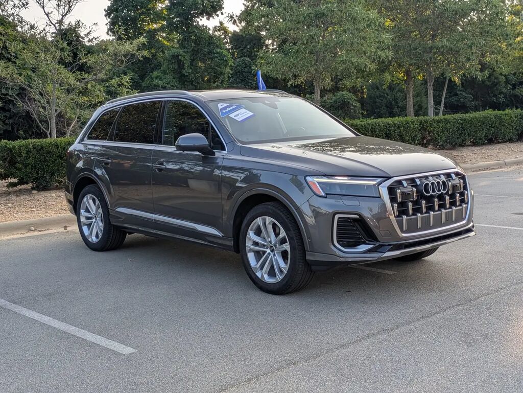 2025 Audi Q7 quattro Premium Plus 45 TFSI — photo 1 of 13